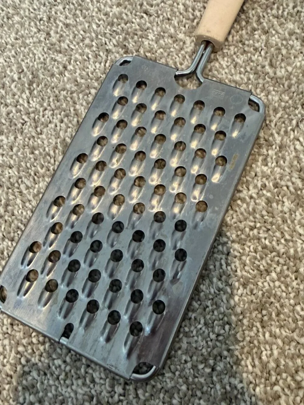 Vintage EKCO Stainless Steel Flat Grater Hand Grater Kitchen Tool Beige Handle